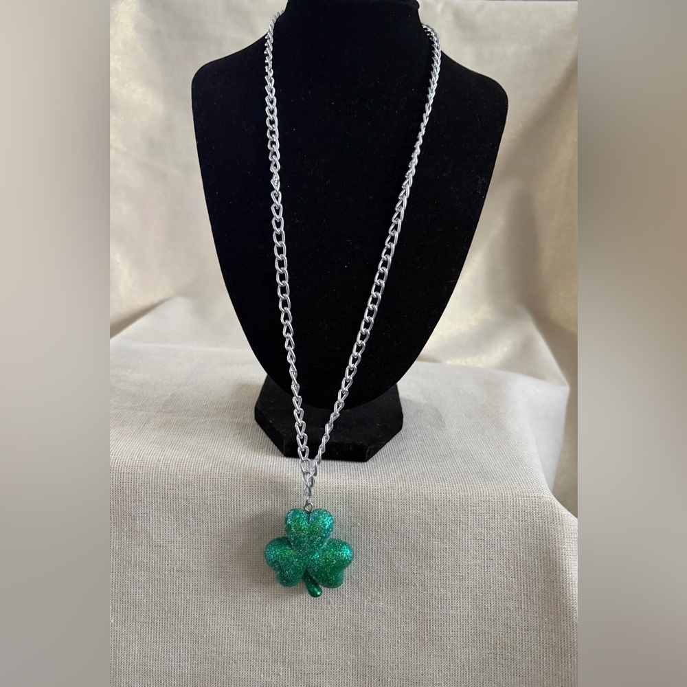 Green Glitter Shamrock Pendant Necklace - Women Jewelry